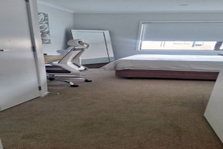 Photo of property in 18 Timu Road, Long Bay, Auckland, 0630