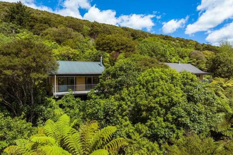 Photo of property in 672 Moetapu Bay Road, Moetapu Bay, Picton, 7282