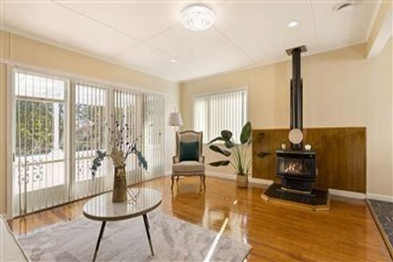 Photo of property in 64 Seabrook Avenue, New Lynn, Auckland, 0600