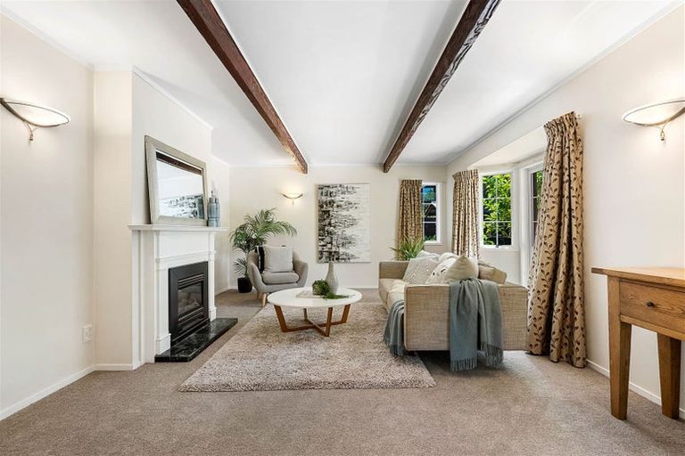 Photo of property in 2 Fitzpatrick Place, Chatswood, Auckland, 0626