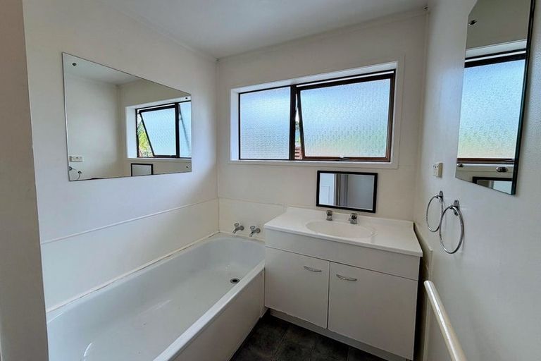 Photo of property in 1/28 Birman Close, Half Moon Bay, Auckland, 2012