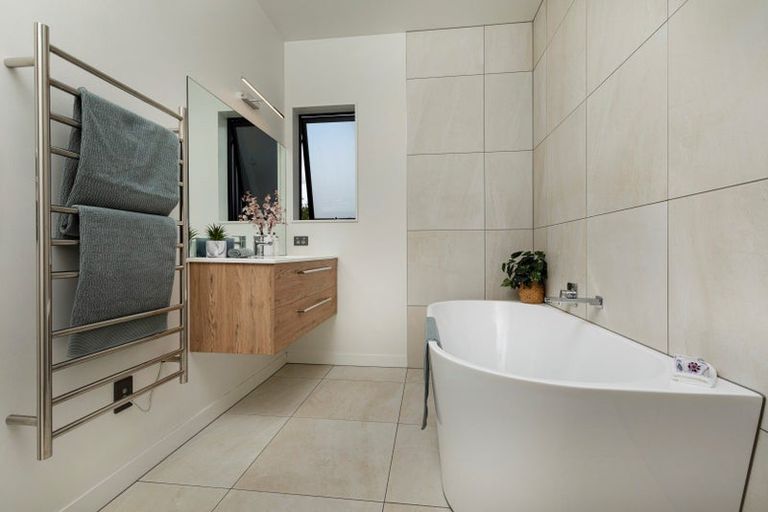 Photo of property in 15 Alice Burn Drive, Luggate, Wanaka, 9383