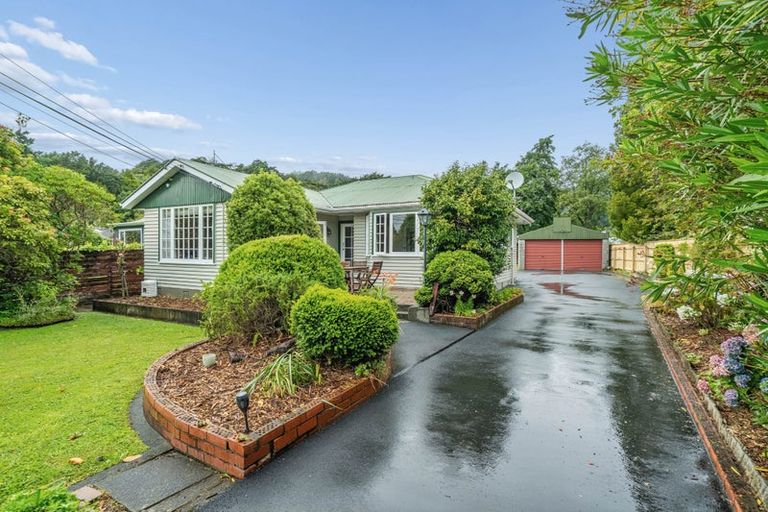 Photo of property in 4 Birch Grove, Pinehaven, Upper Hutt, 5019