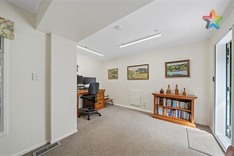 Photo of property in 14 Maungaraki Road, Korokoro, Lower Hutt, 5012