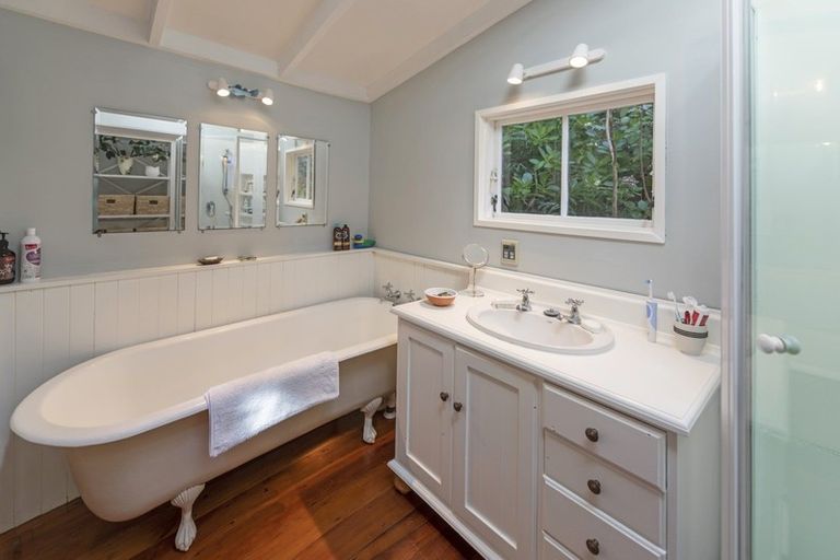 Photo of property in 12 Northland Road, Northland, Wellington, 6012