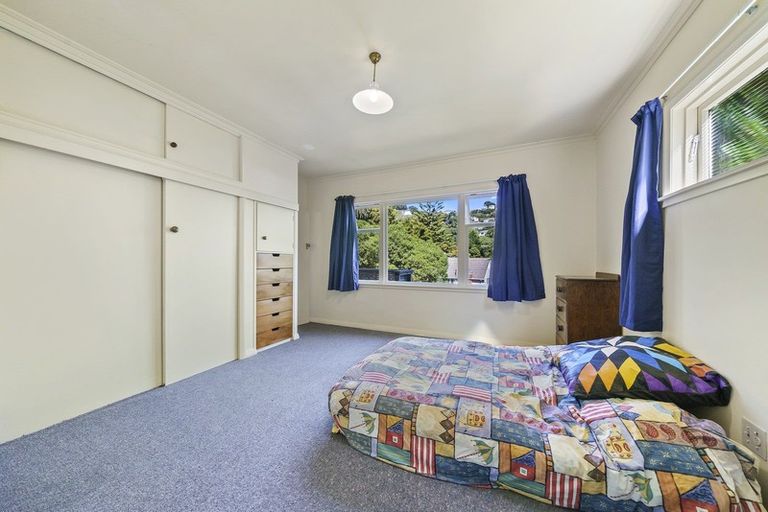 Photo of property in 56 Tio Tio Road, Miramar, Wellington, 6022