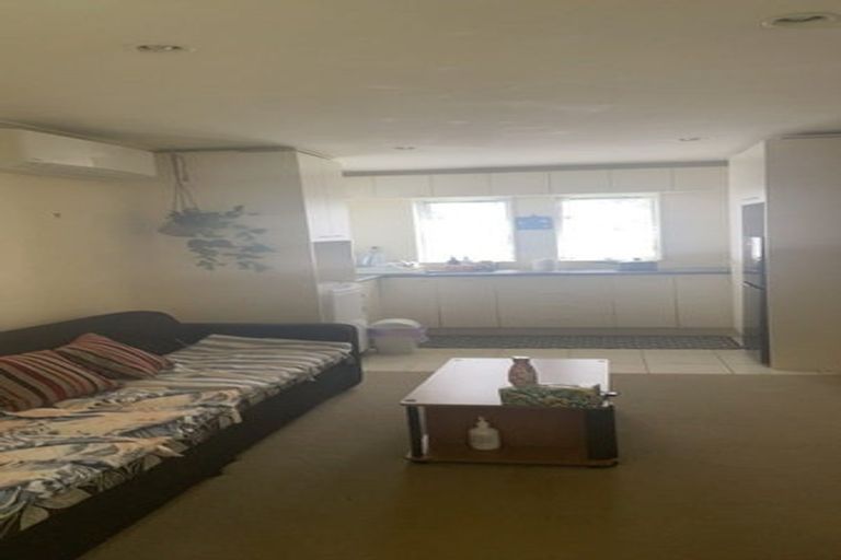 Photo of property in 12 Malin Place, Pinehill, Auckland, 0632