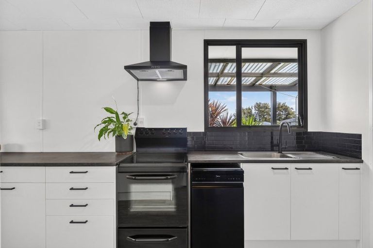 Photo of property in 4 Sequoia Place, Pukete, Hamilton, 3200