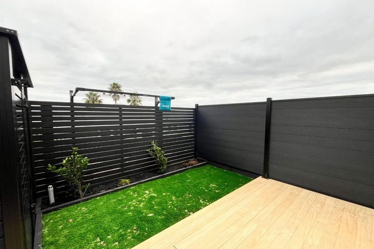 Photo of property in 17/9 Aeroview Drive, Beach Haven, Auckland, 0626