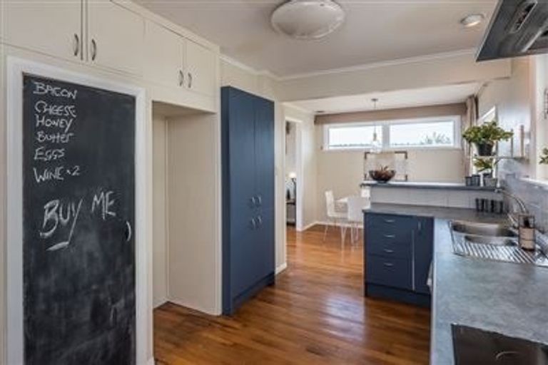 Photo of property in 12 Hillcrest Road, Raumati South, Paraparaumu, 5032