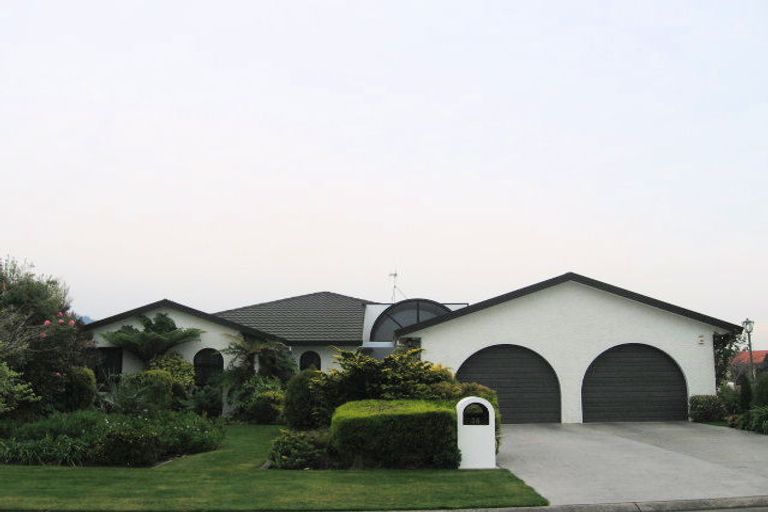 Photo of property in 14 Knightsbridge Place, Taradale, Napier, 4112