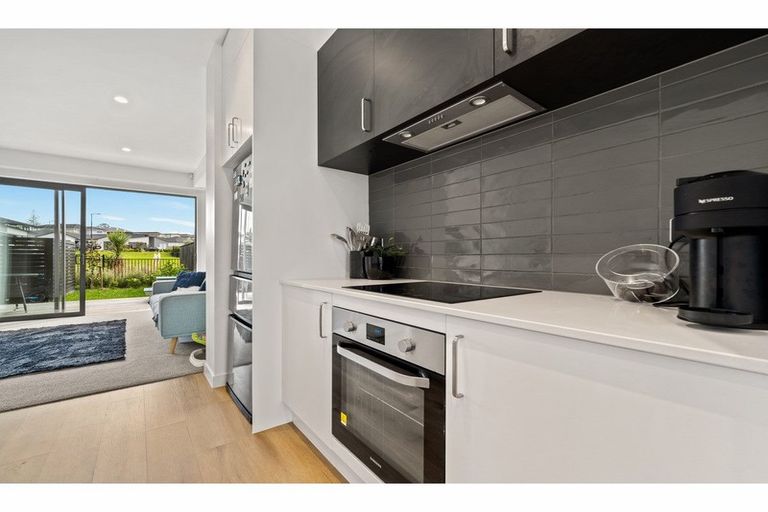 Photo of property in 2/46 Jane Maree Road, Kumeu, 0810