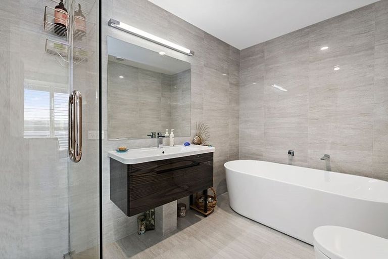 Photo of property in 2f Dodson Avenue, Milford, Auckland, 0620