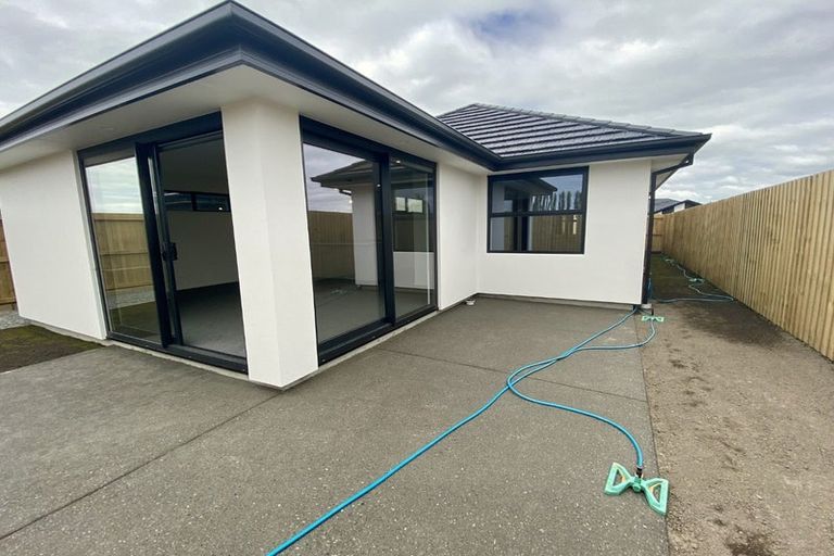 Photo of property in 15 Bill Hammond Drive, Belfast, 8051