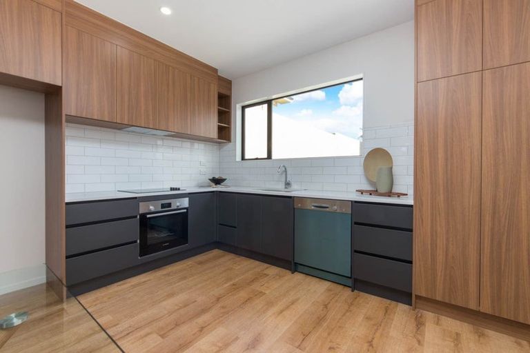 Photo of property in 2/85 Royal View Road, Te Atatu South, Auckland, 0610