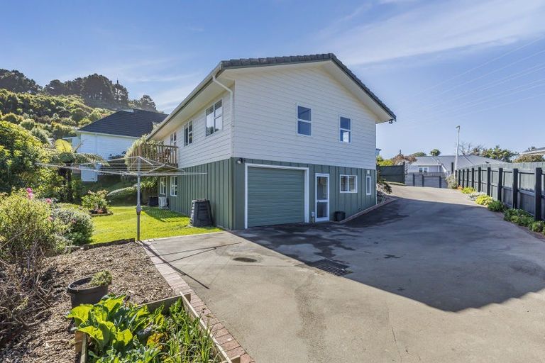 Photo of property in 22 John Witton Drive, Crofton Downs, Wellington, 6035