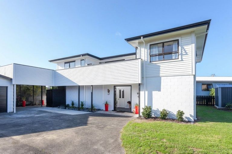 Photo of property in 100 Ocean Road, Whangamata, 3620