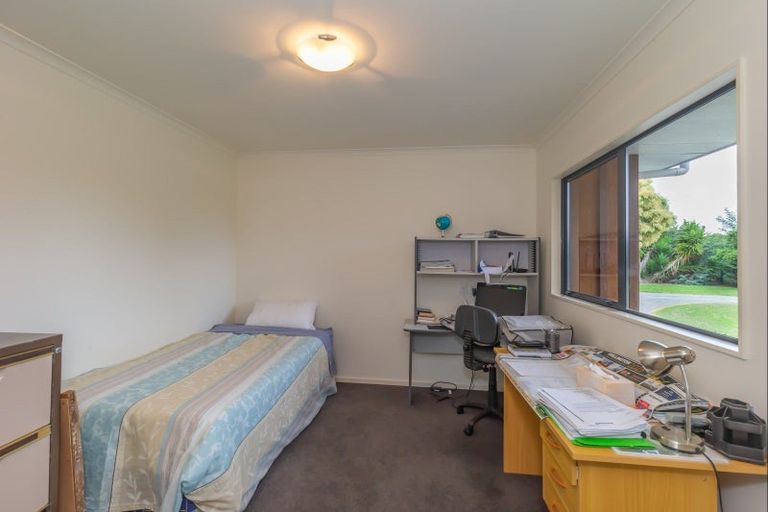 Photo of property in 14 Pohutukawa Drive, Levin, 5571