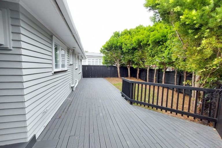 Photo of property in 4096 Great North Road, Glen Eden, Auckland, 0602