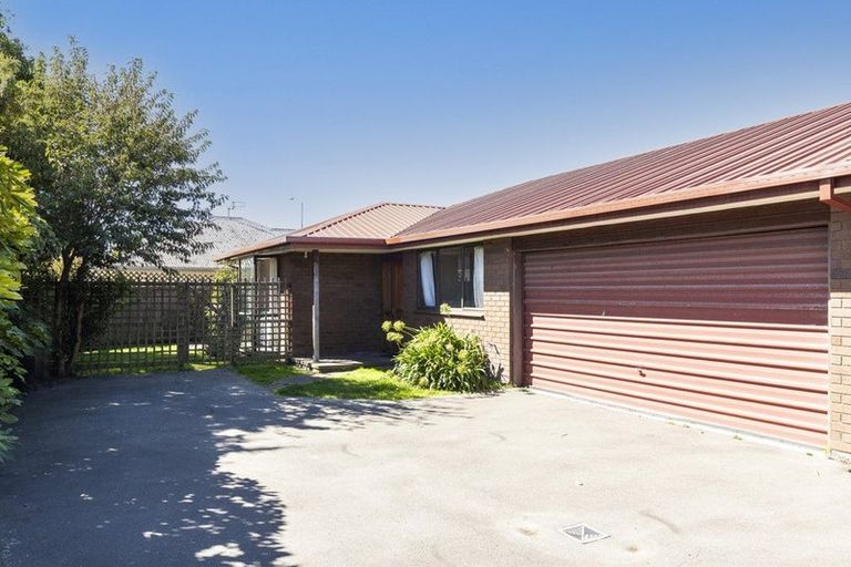 Photo of property in 2/84a Withells Road, Avonhead, Christchurch, 8042