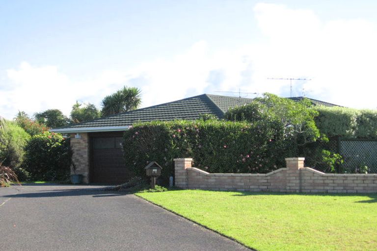 Photo of property in 10 Settlers Grove, Orewa, 0931