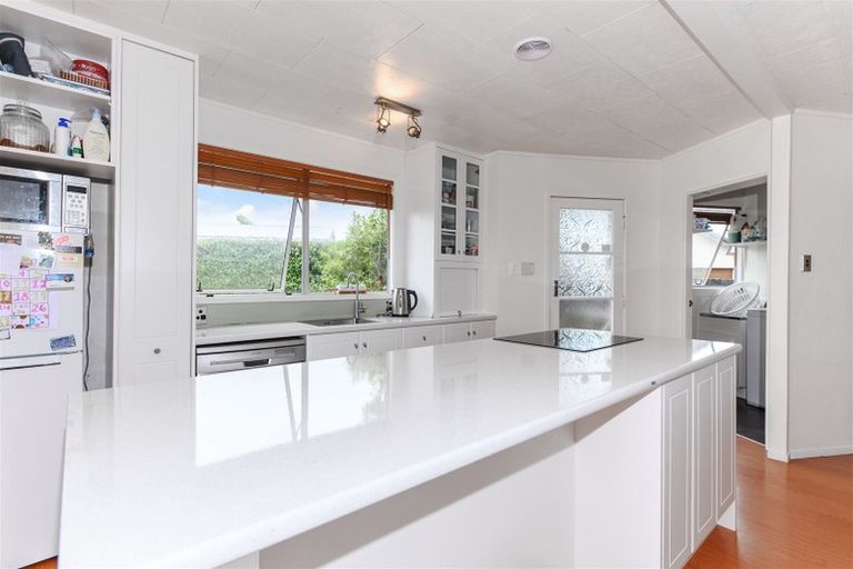 Photo of property in 91 Sunnyside Road, Sunnyvale, Auckland, 0612