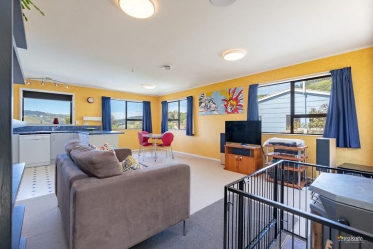 Photo of property in 7 Westra View, Tawa, Wellington, 5028