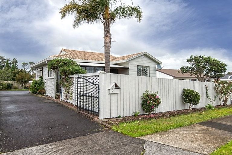 Photo of property in 8 De Quincey Terrace, Highland Park, Auckland, 2010