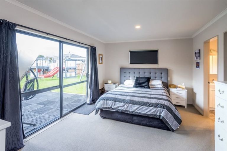 Photo of property in 16 Okarito Avenue, Levin, 5510