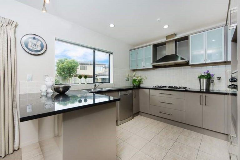 Photo of property in 31 South Kensington Way, Henderson, Auckland, 0612