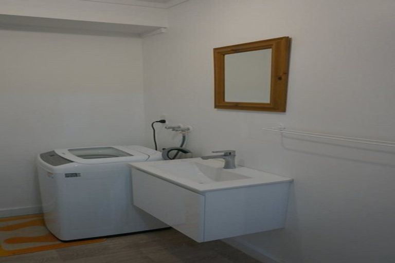 Photo of property in 21 Houghton Bay Road, Houghton Bay, Wellington, 6023