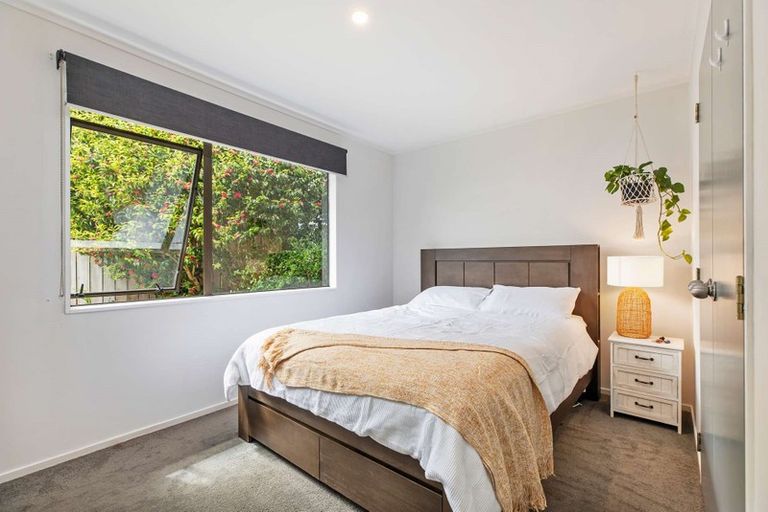 Photo of property in 2/10 Jarrah Place, Massey, Auckland, 0614