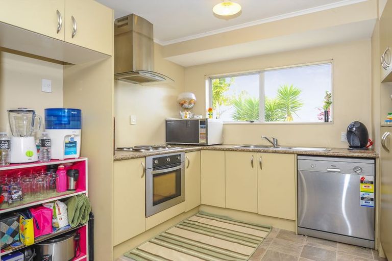 Photo of property in 3/9 Cameron Place, Ranui, Auckland, 0612