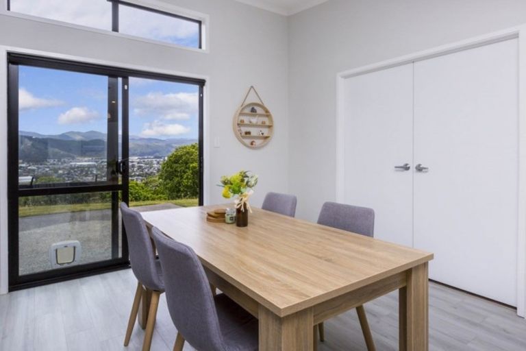 Photo of property in 51 Percy Kinsman Crescent, Riverstone Terraces, Upper Hutt, 5018