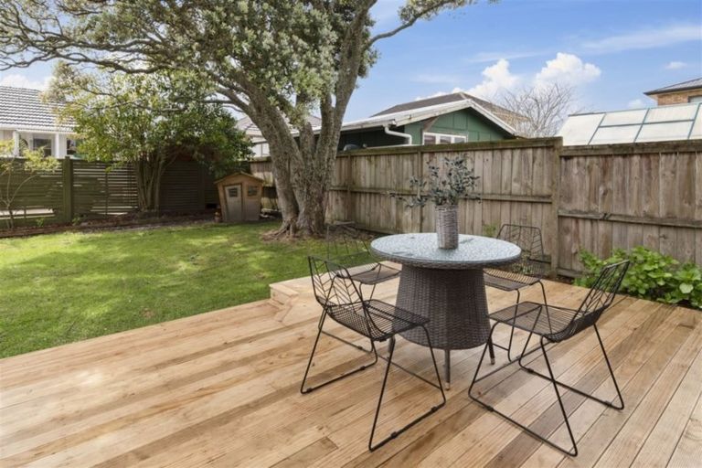 Photo of property in 2/18 Strid Road, Te Atatu South, Auckland, 0610