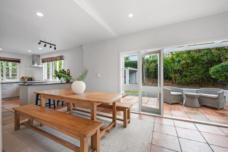 Photo of property in 194 Onewa Road, Birkenhead, Auckland, 0626
