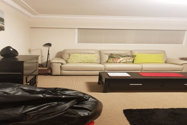 Photo of property in 2/45 East Street, Papakura, 2110