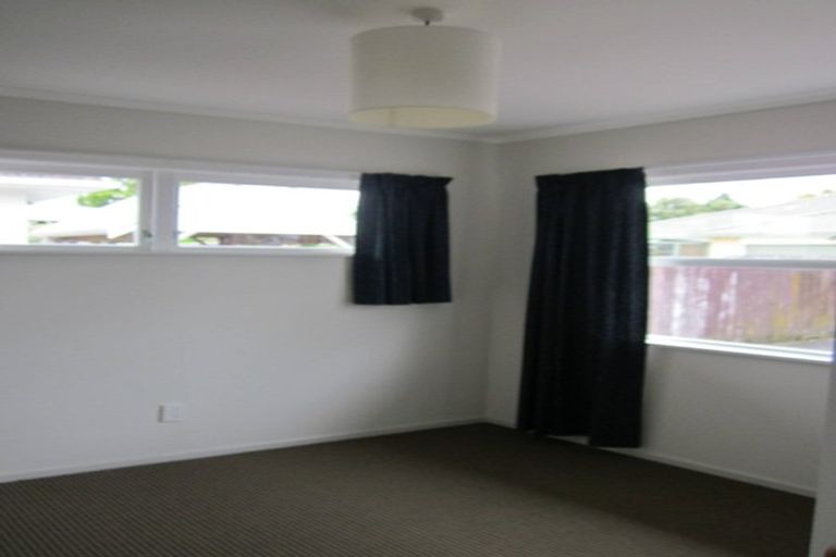 Photo of property in 40 Farquhar Road, Glendene, Auckland, 0602