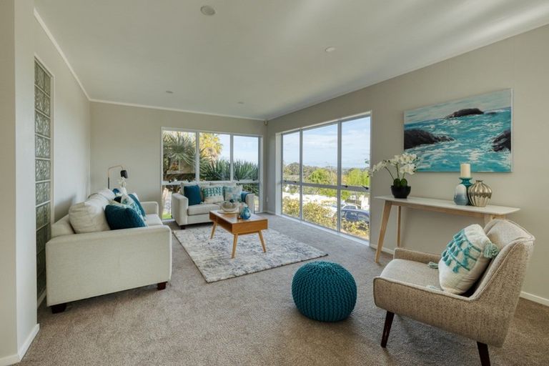 Photo of property in 10 Van Dyke Place, West Harbour, Auckland, 0618