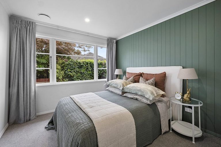 Photo of property in 390 Mangorei Road, Merrilands, New Plymouth, 4312