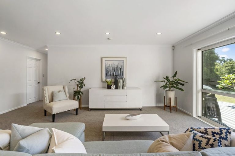 Photo of property in 17 Witton Place, Schnapper Rock, Auckland, 0632