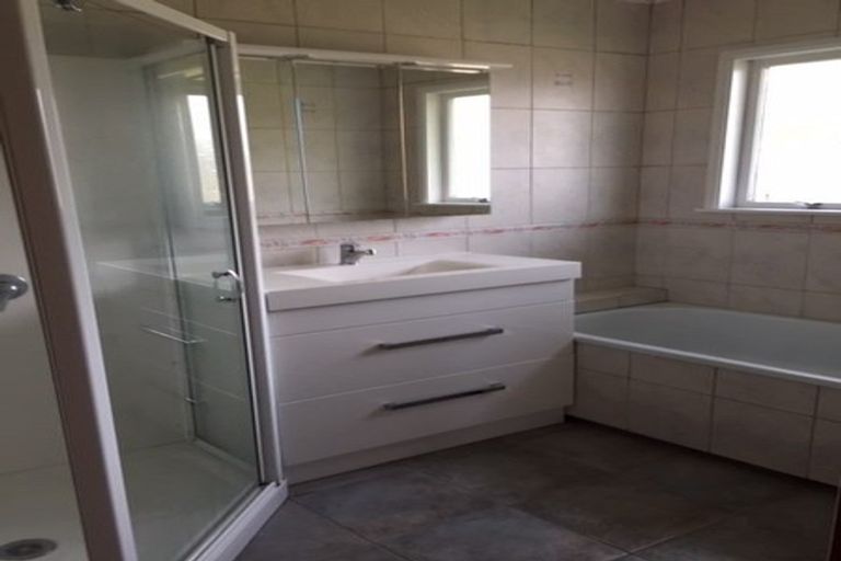 Photo of property in 5 Spedding Road, Whenuapai, Auckland, 0618