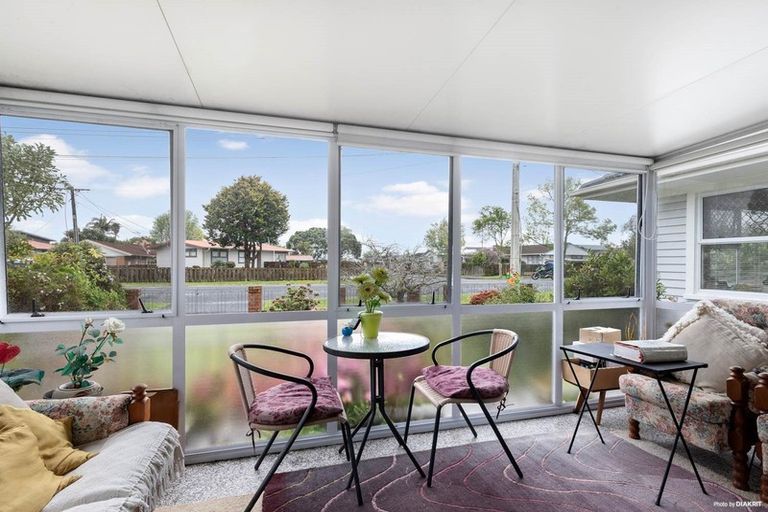 Photo of property in 12 Taikata Road, Te Atatu Peninsula, Auckland, 0610