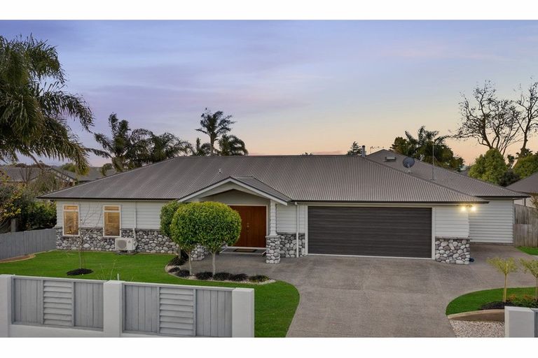 Photo of property in 2 Merlot Place, Rototuna, Hamilton, 3210