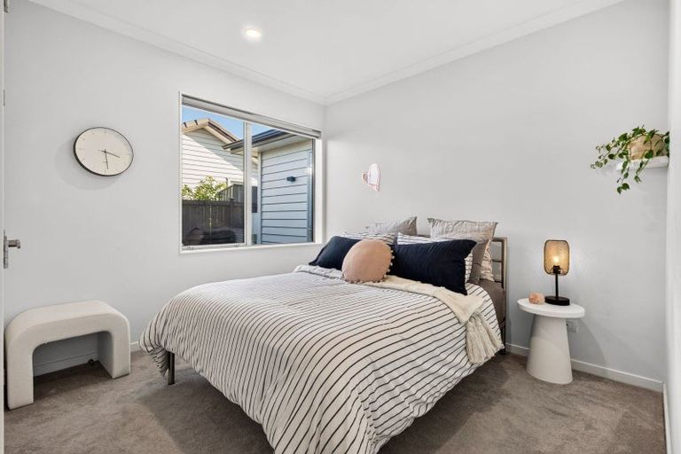 Photo of property in 7 Walter Ruddock Avenue, Kumeu, 0810