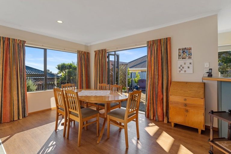 Photo of property in 117 Realm Drive, Paraparaumu, 5032