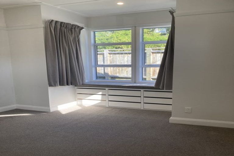 Photo of property in 17 Queens Drive, Kilbirnie, Wellington, 6022