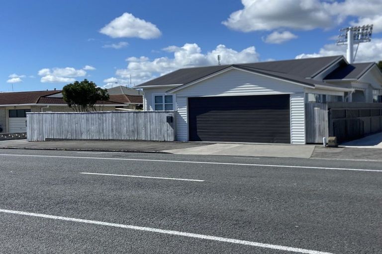 Photo of property in 25a Tukapa Street, Westown, New Plymouth, 4310