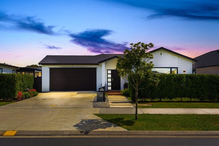 Photo of property in 54 Fruitlands Road, Kumeu, 0810