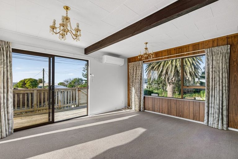 Photo of property in 44 Pinedale Crescent, Riversdale Beach, Masterton, 5872